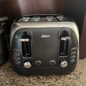 Oster Black and Silver 4-Slice Toaster